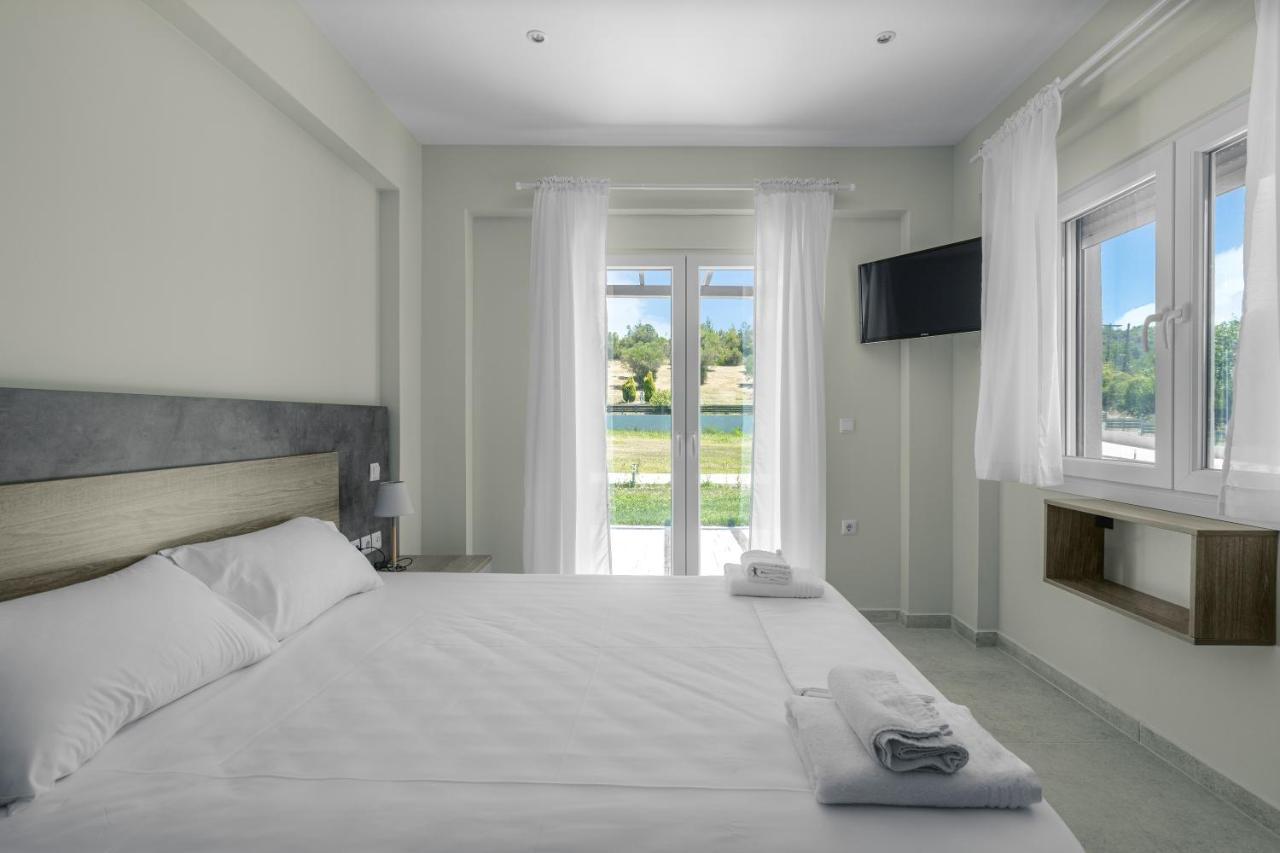 V Luxury Apartments Posidi ภายนอก รูปภาพ