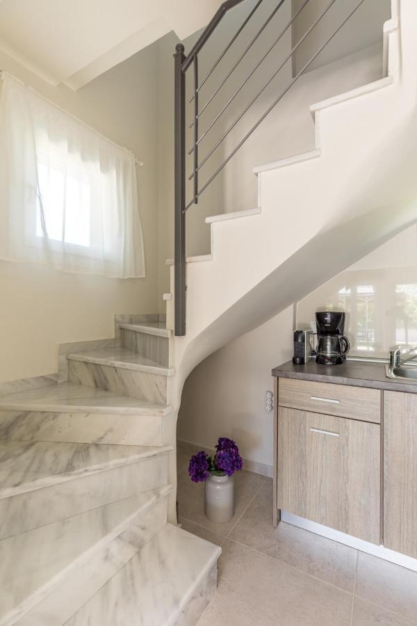 V Luxury Apartments Posidi ภายนอก รูปภาพ
